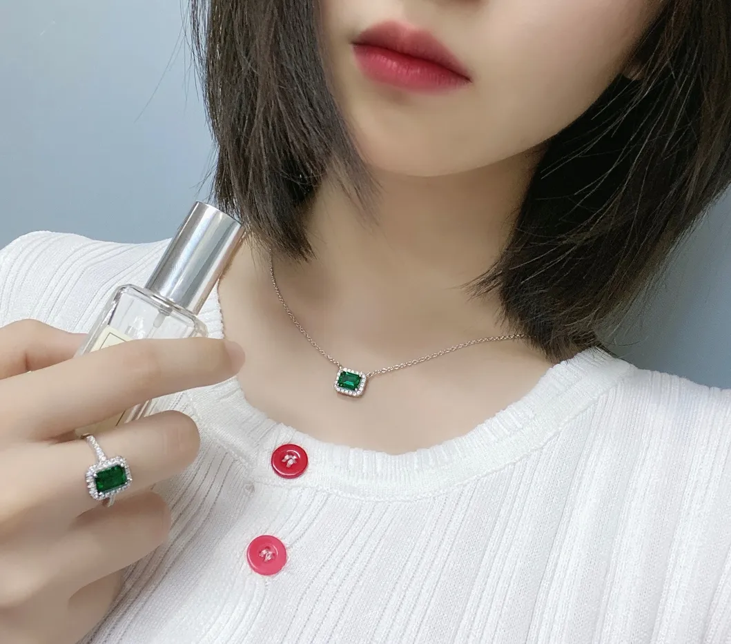 925 Fashion Silver Jewelry Lady′s Ring B047