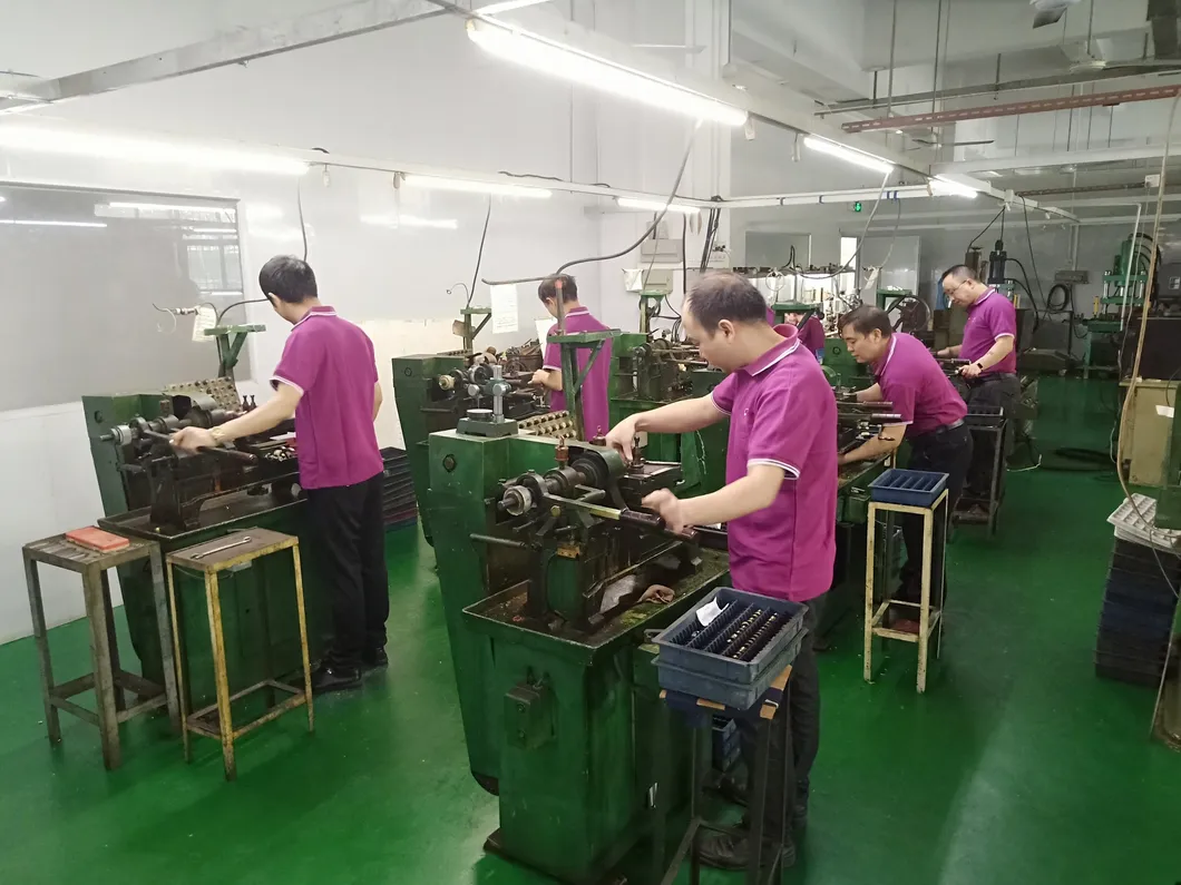 Classic Emerald Diamond Jewelry Engagement Ring in Red