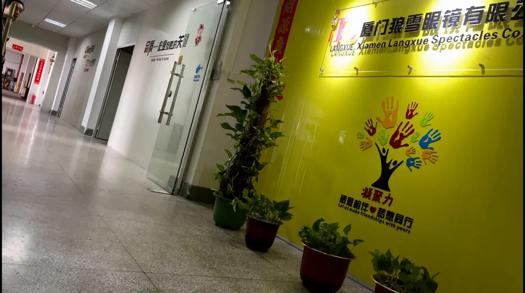 Fashion Designed Women White Acetate Sunglasses