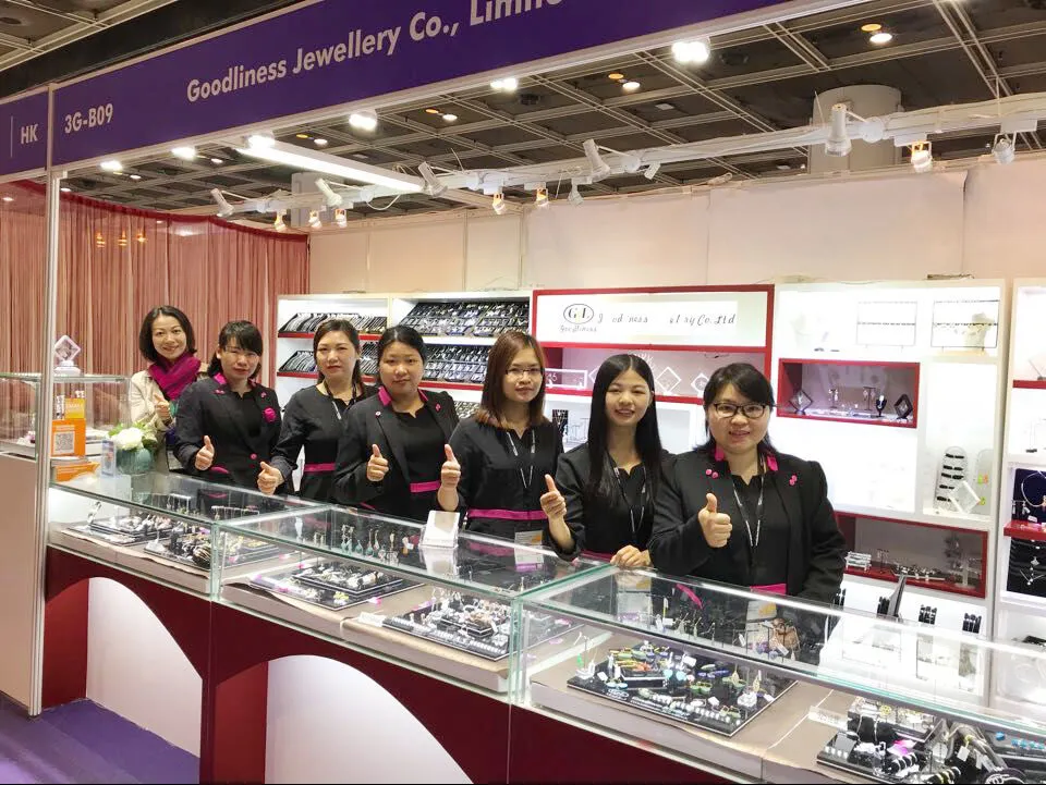 Three Colors Plating Love Heart Shape Child Pendant Character Chain Set Bracelet Jewelry